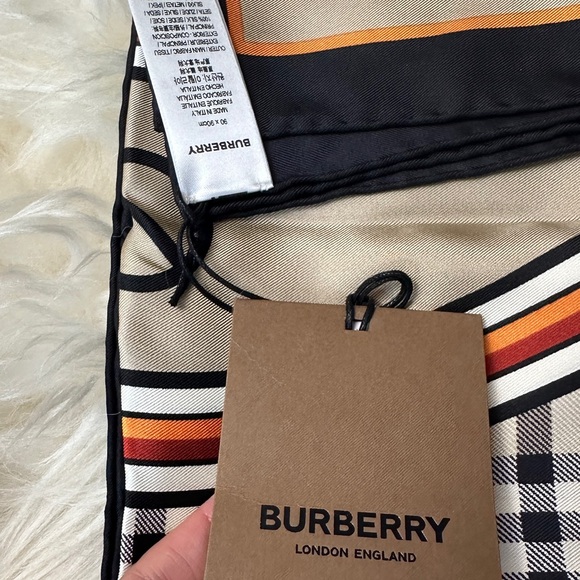 Burberry silk foulard - Picture 7 of 8